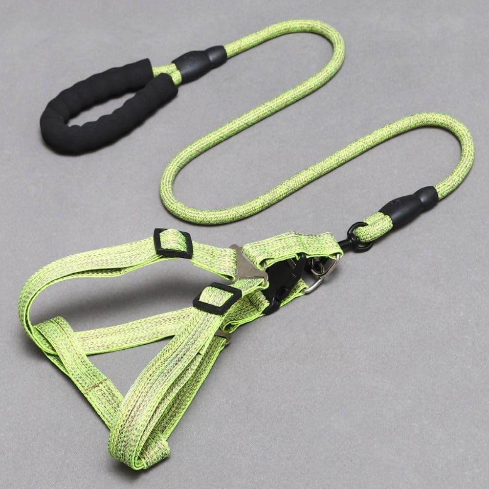 Reflective cat harness and leash set safety features