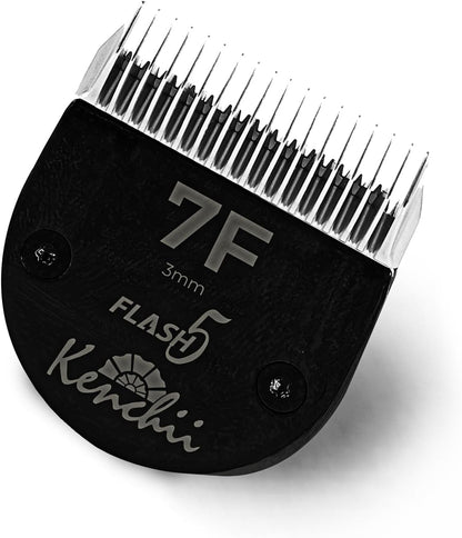 Macro shot of the durable teeth setup engineered for smooth pet hair clipping and trimming.