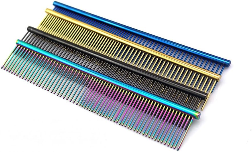 Close up of dual spaced rounded teeth on Grtdrm pet comb