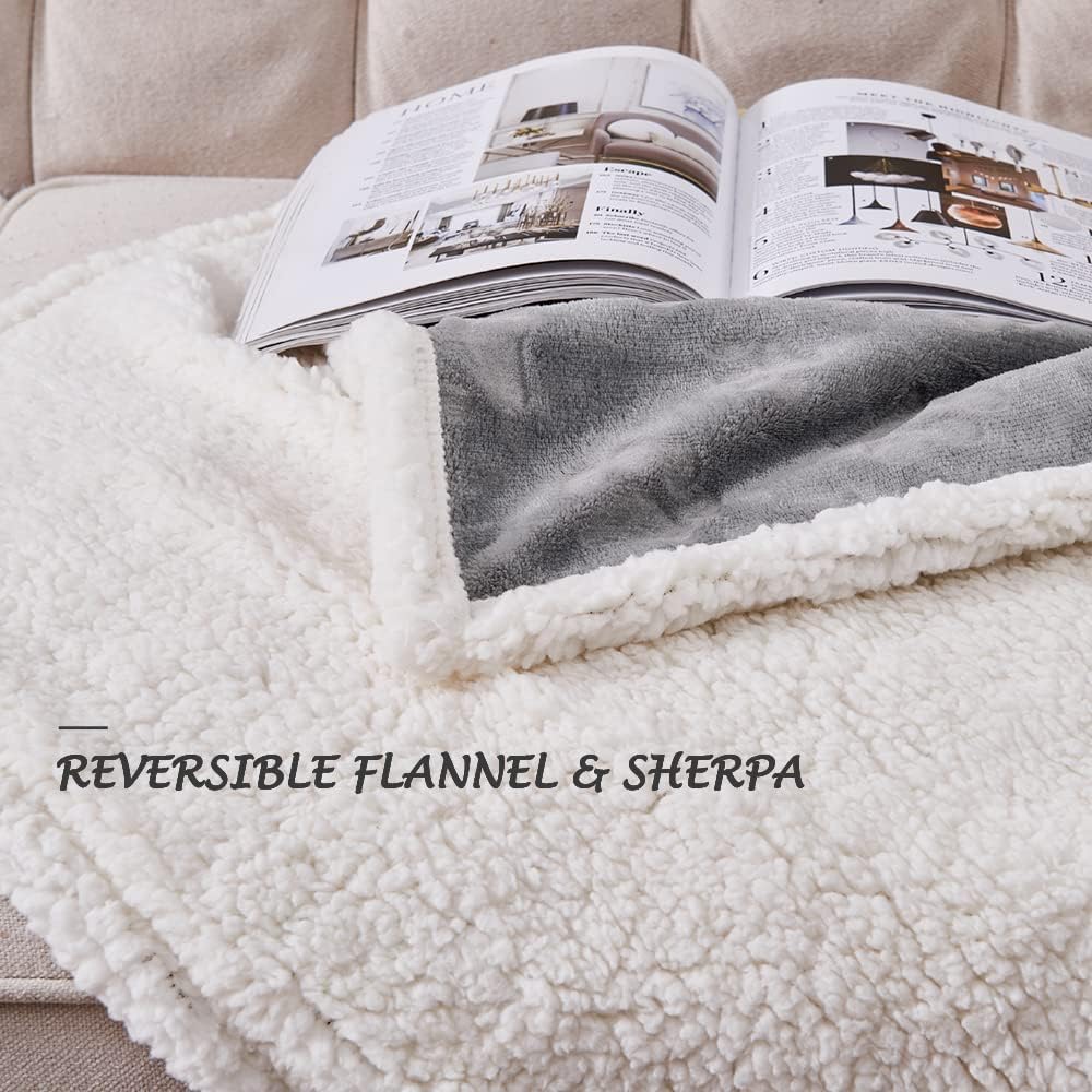 Qeils leakproof puppy throw protecting car seats during travel with small pets