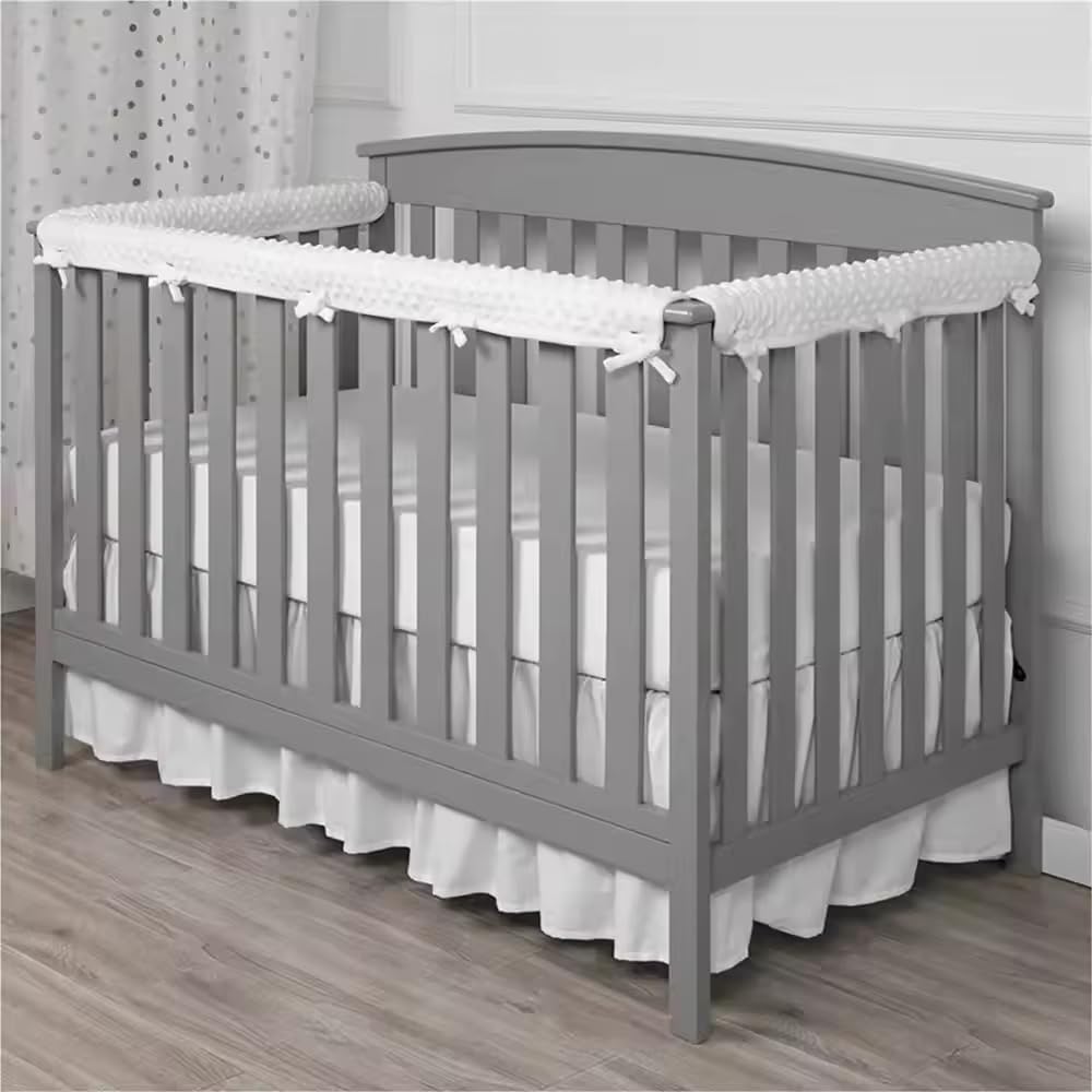 Wmnwdqcs gray and white reversible crib rail cover set front view