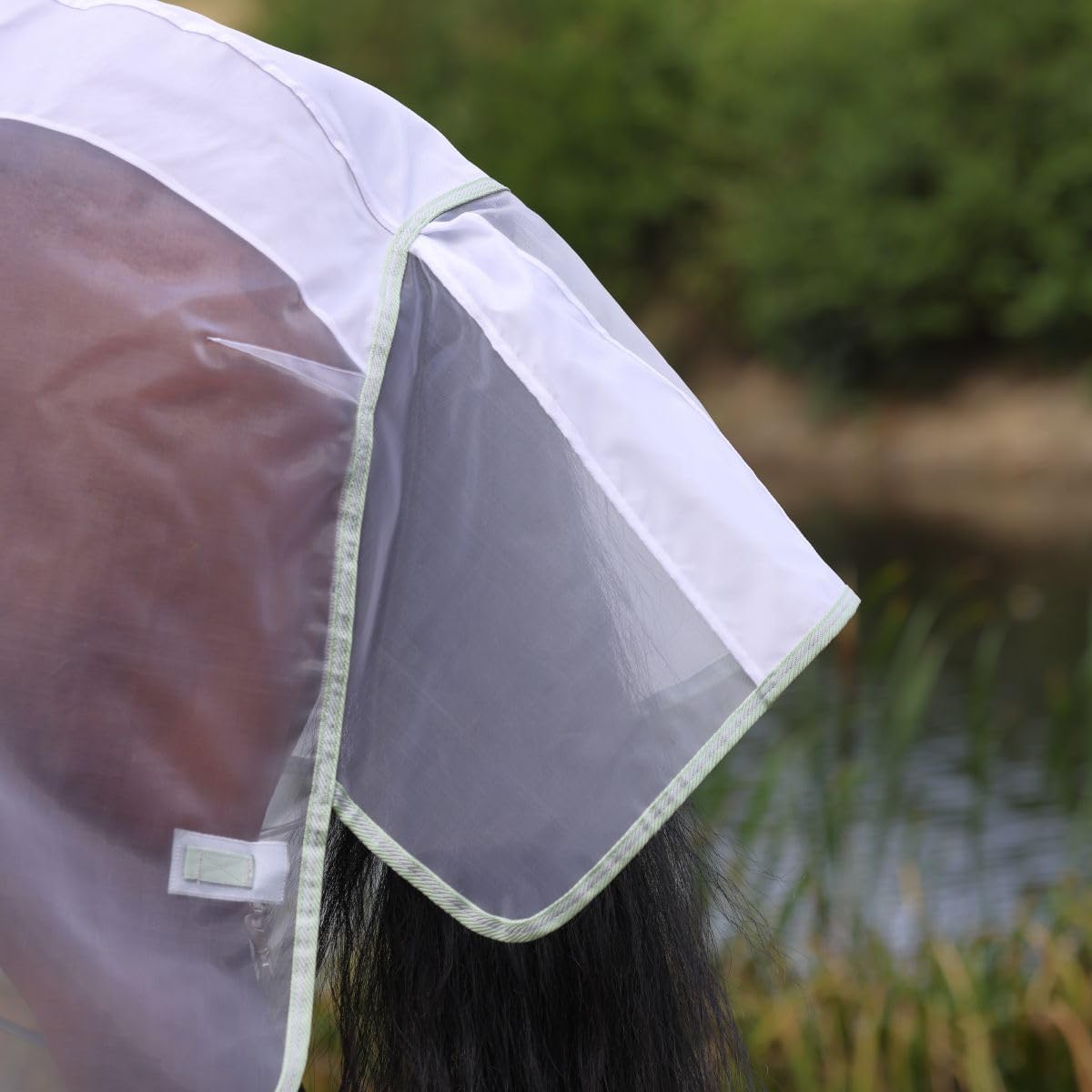 Deep shoulder gussets on the Shires Highlander mesh fly rug.