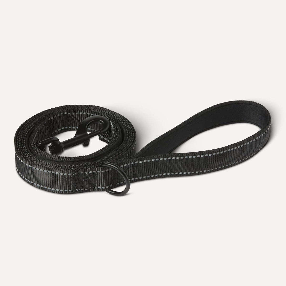 Amazon Basics heavy duty dog leash attached to a collar via the easy snap metal hook