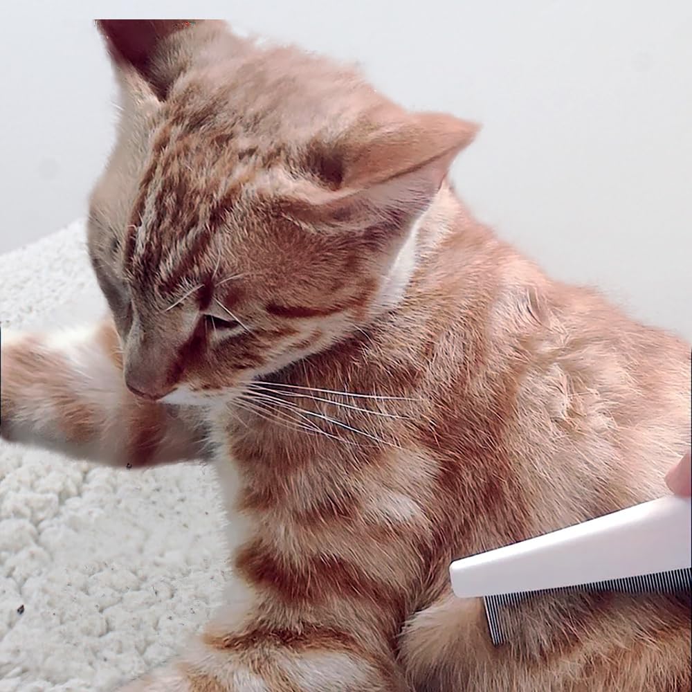 Ergonomic anti-slip rubber handle of pet grooming comb
