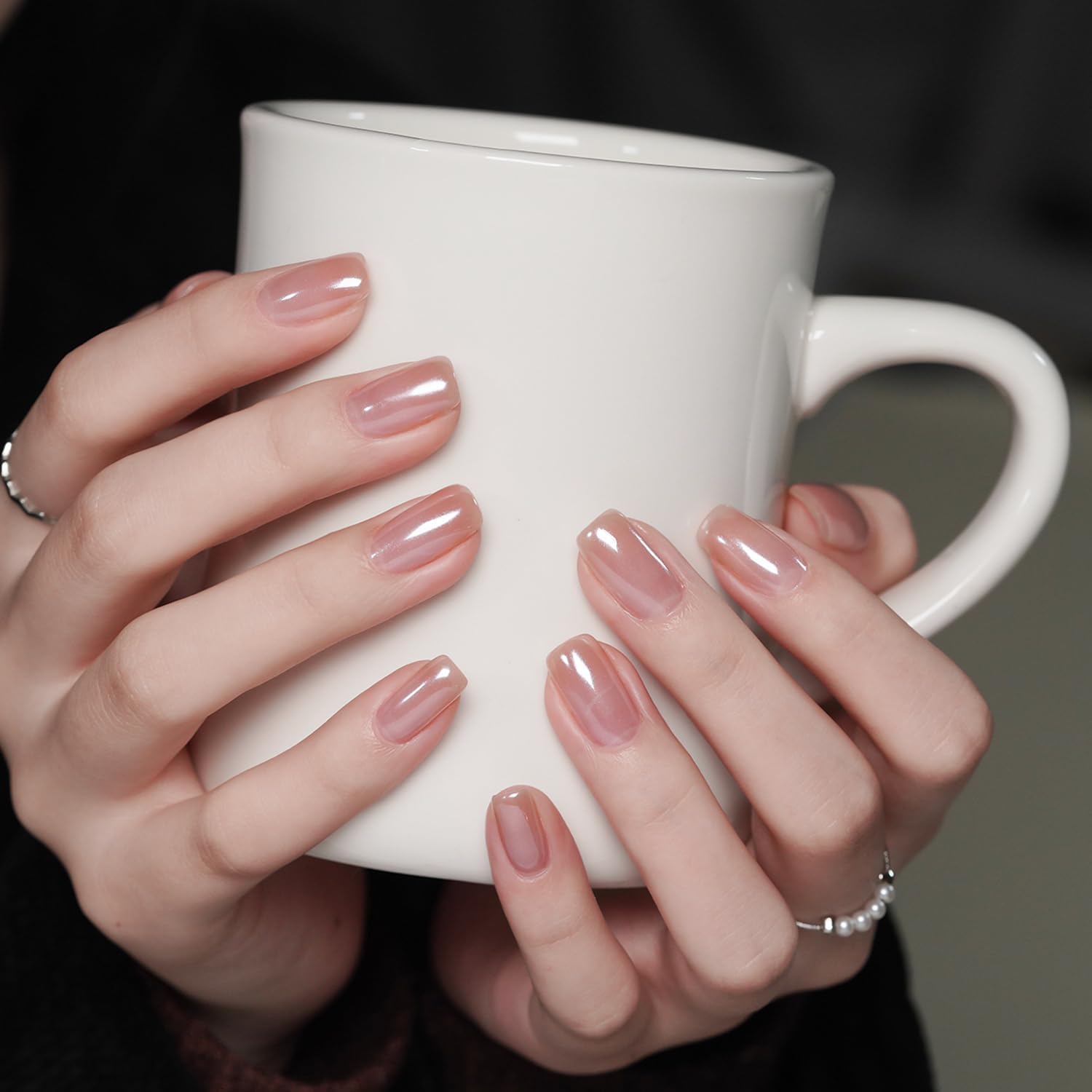 GAOY chrome nail powder in pearl white for a shimmering mermaid aurora nail art effect