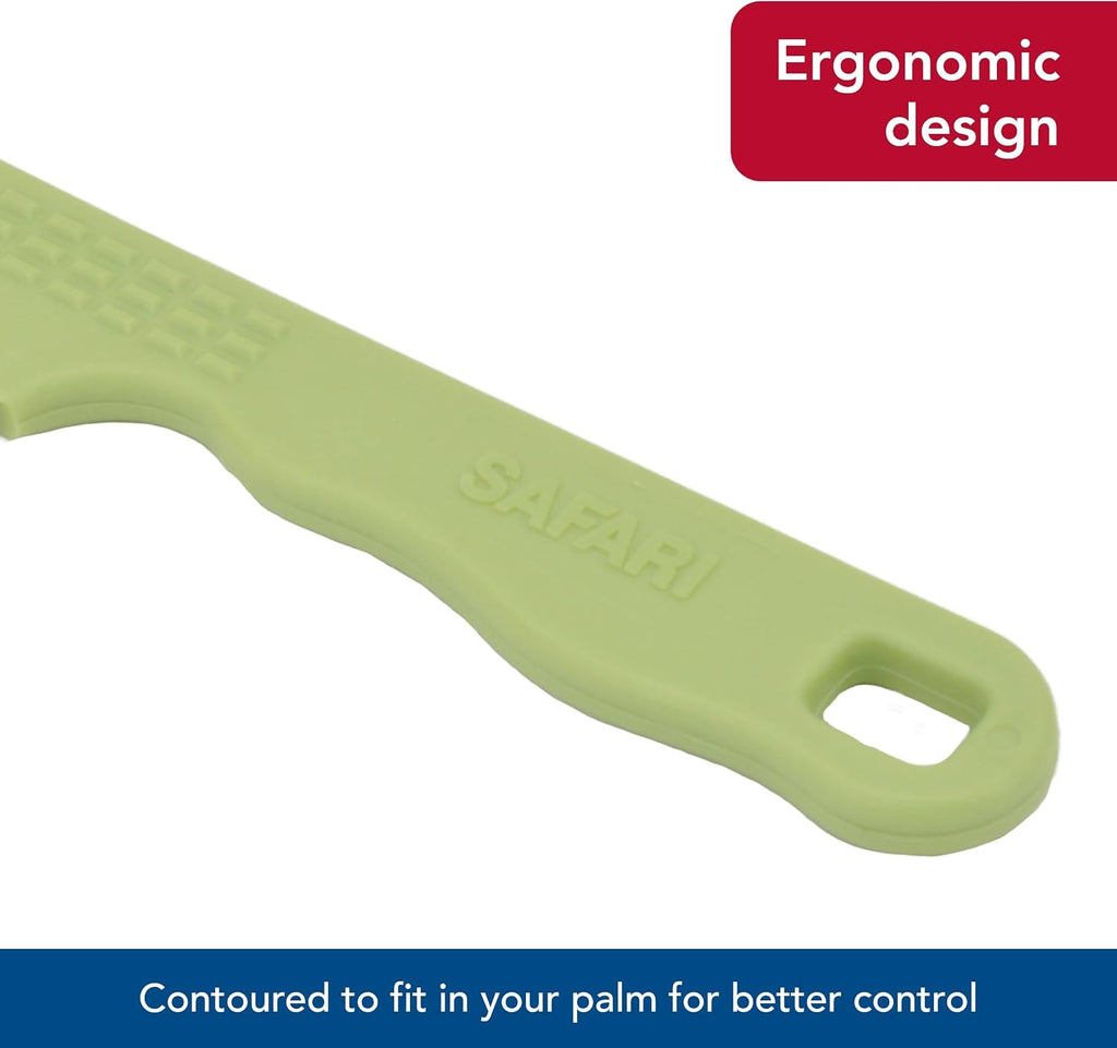 Using Coastal Pet Safari comb for pet skin health check