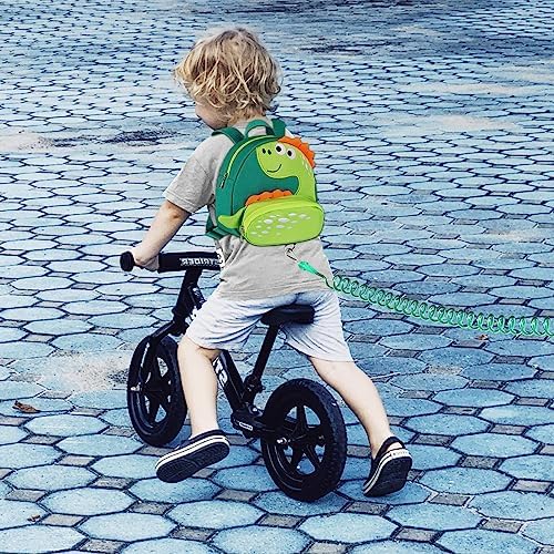 Close up of adjustable shoulder straps on Accmor toddler bag