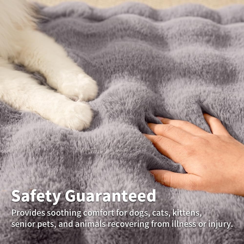 Close up of faux fur texture on Somahe pet mat