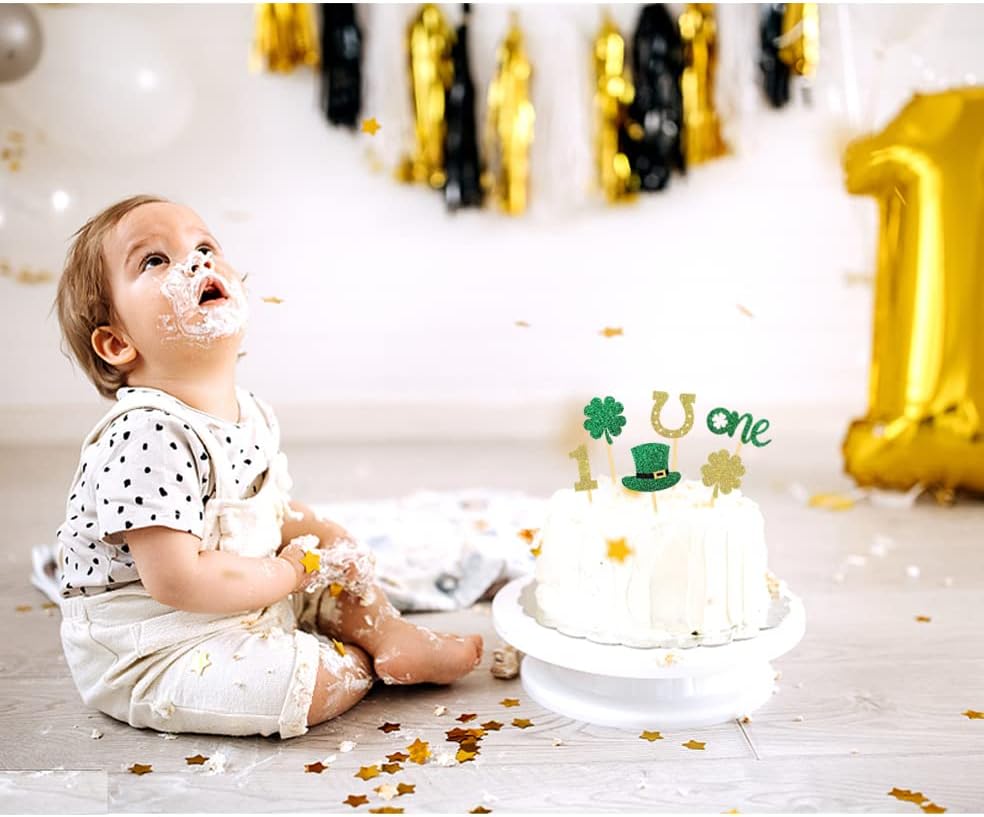 Assorted St Patrick's Day party decorations for cupcakes