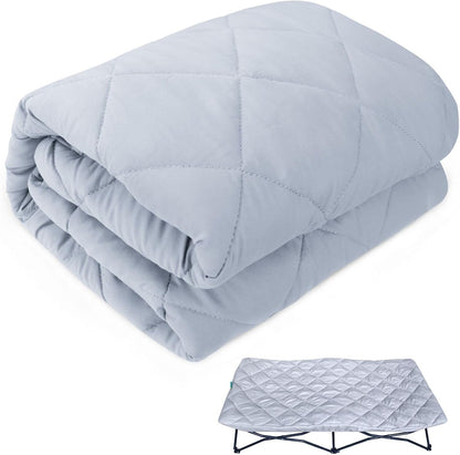 Biloban quilted travel cot sheet in grey front view showcasing the soft padded microfiber surface texture.