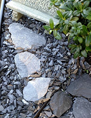 Aquarium with natural slate gravel substrate for aquascaping