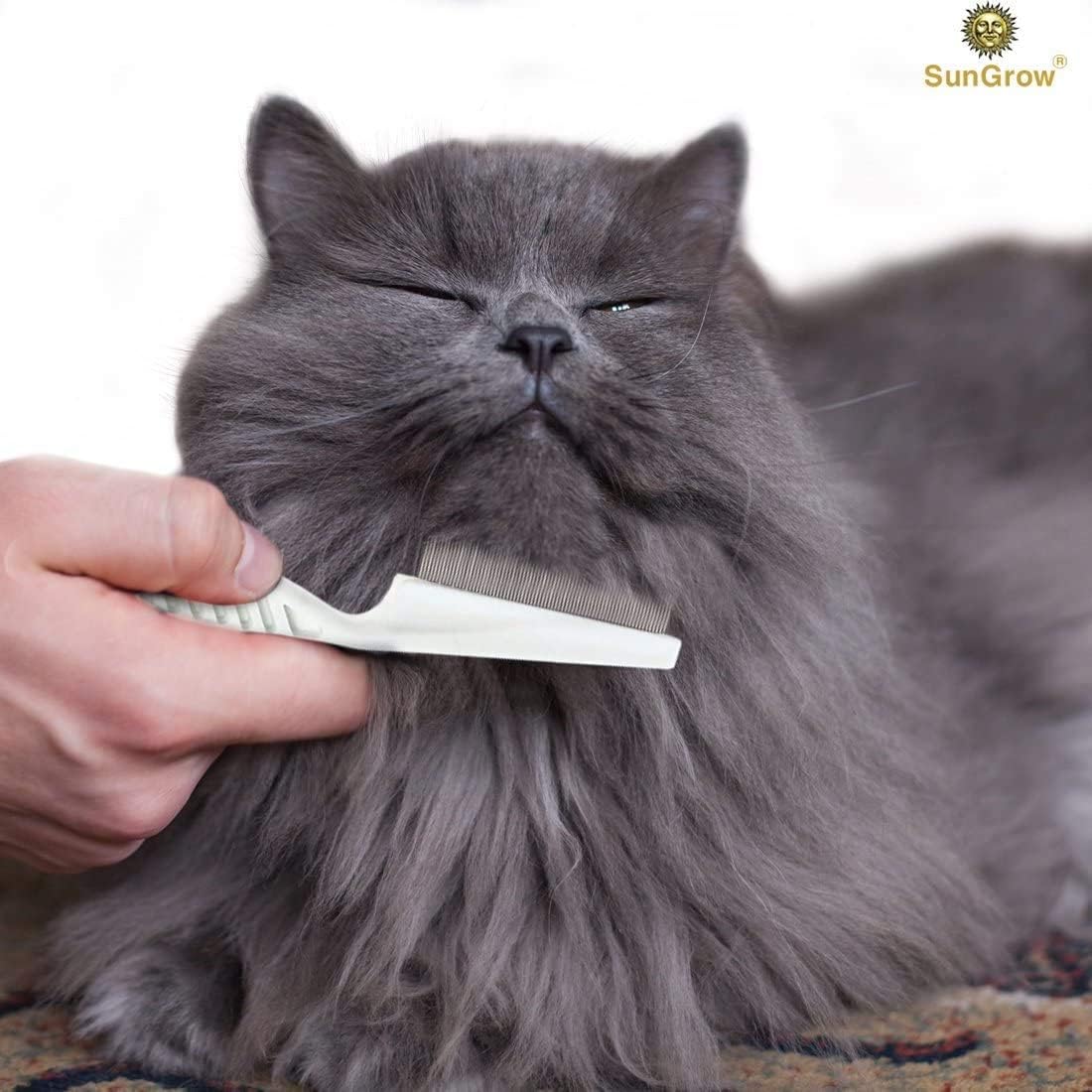Close up of SunGrow grooming comb teeth for cats and dogs