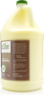 Green Groom 1 Gallon pet conditioner showing cucumber and green tea fragrance label.