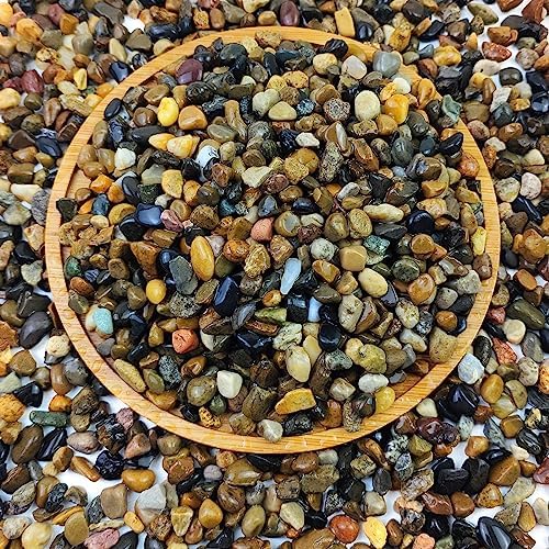 Close up of 1/4 inch natural pea gravel river rocks