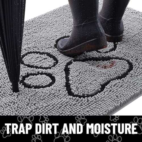 Textured non slip rubber backing of the Smiry pet entryway mat