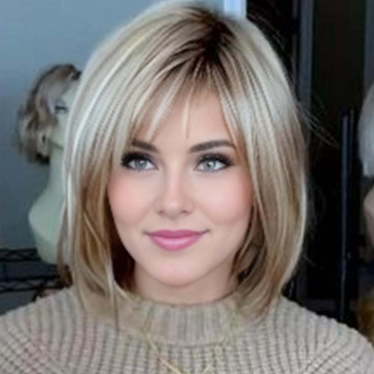RENERSHOW layered blonde bob wig front view showing straight hair texture and full bangs.