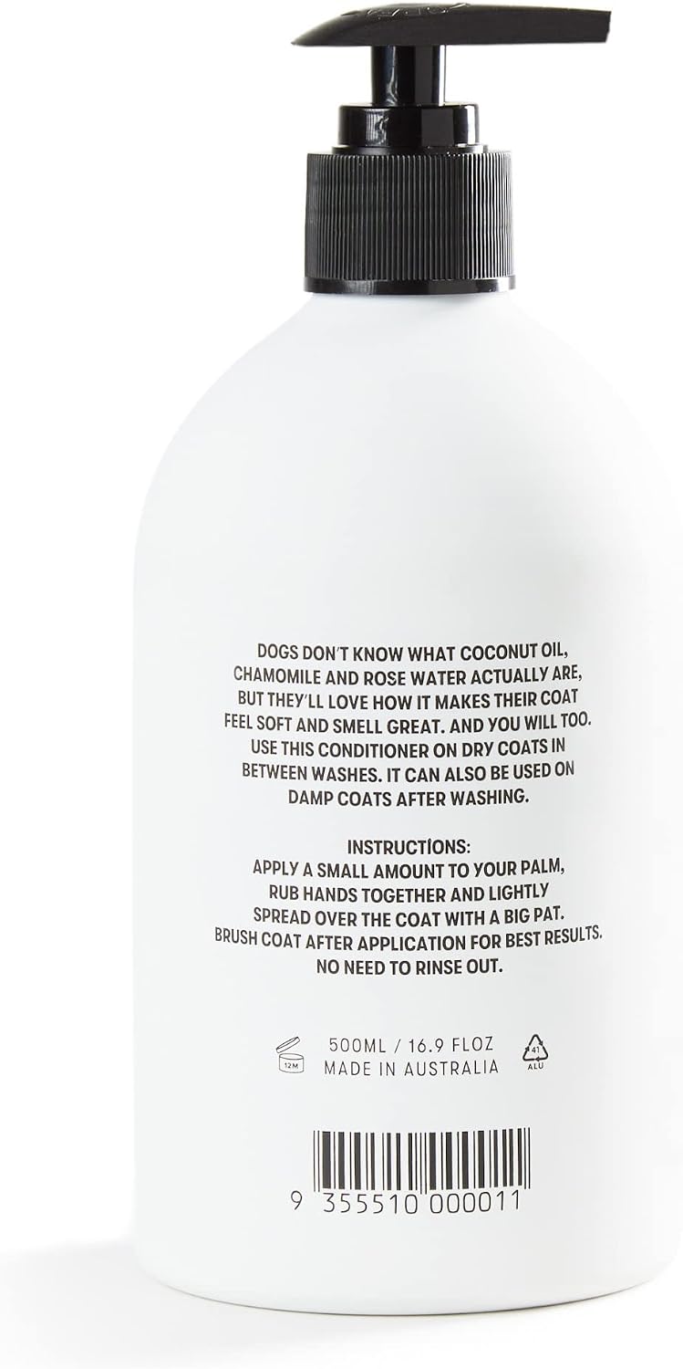 Natural waterless pet conditioner with coconut oil and rose water