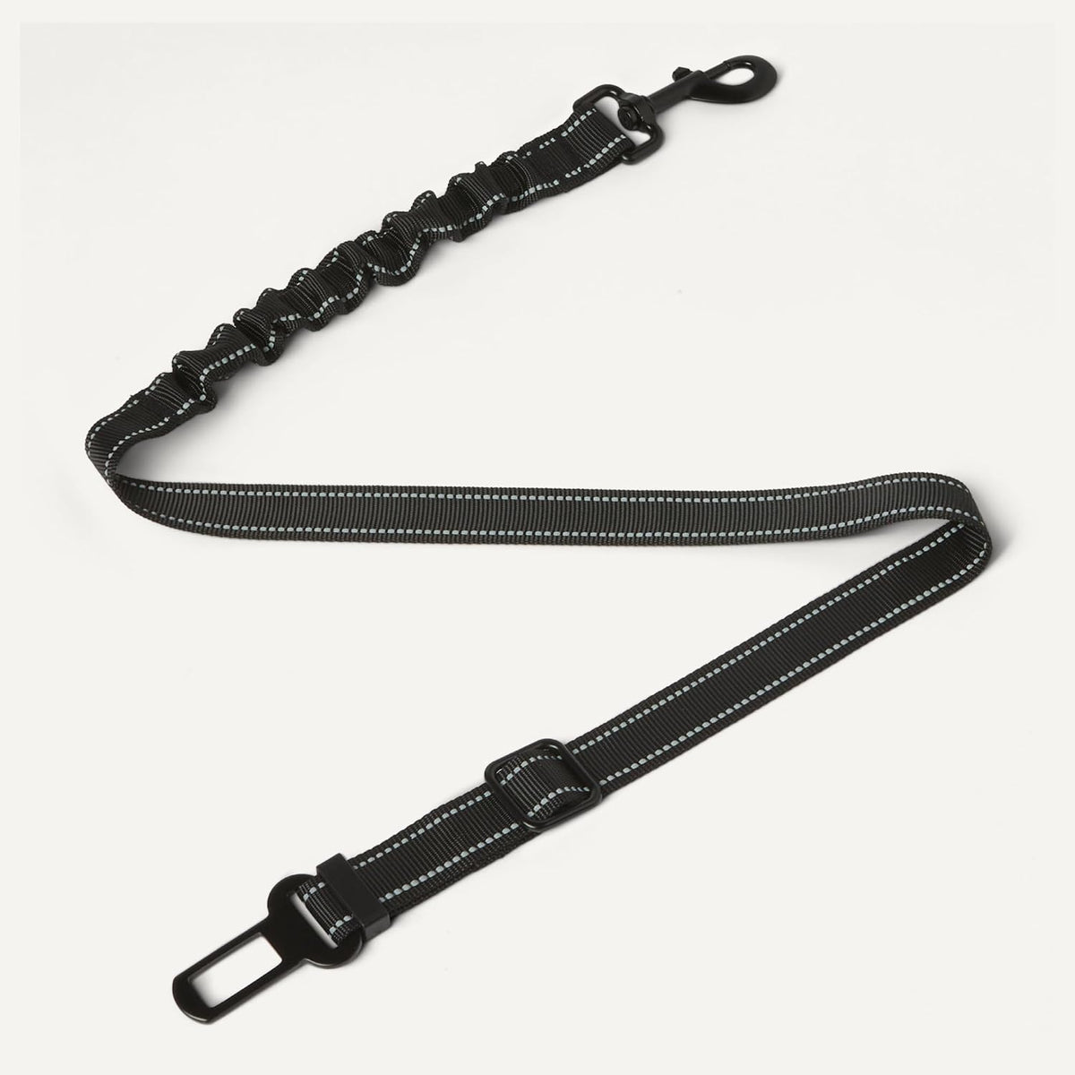 Reflective stitching detail on Amazon Basics dog safety belt
