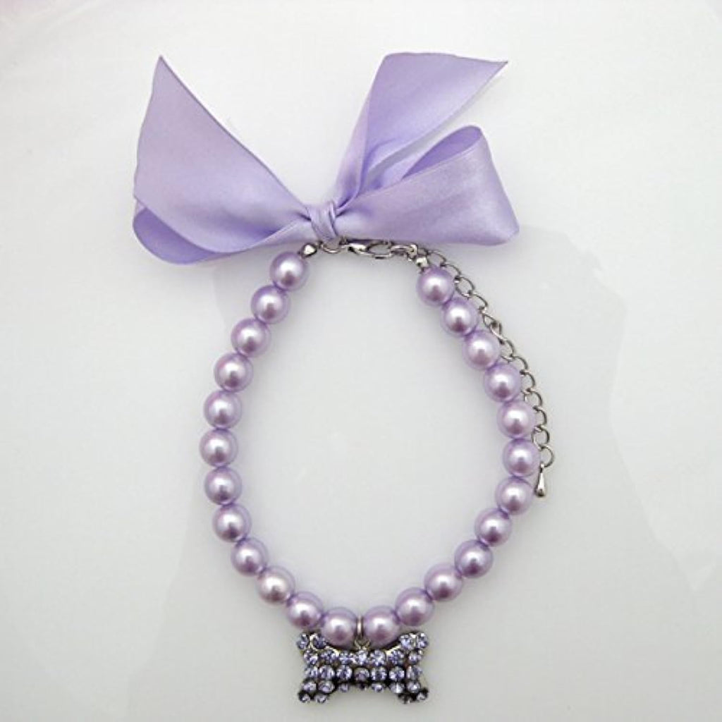 Close up view of the adjustable jewelry clasp on the PetFavorites pearl pet costume necklace.