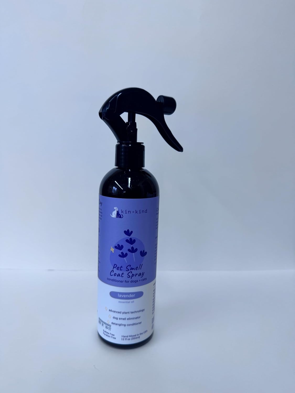 Ingredients and usage labels of Kin+Kind pet spray