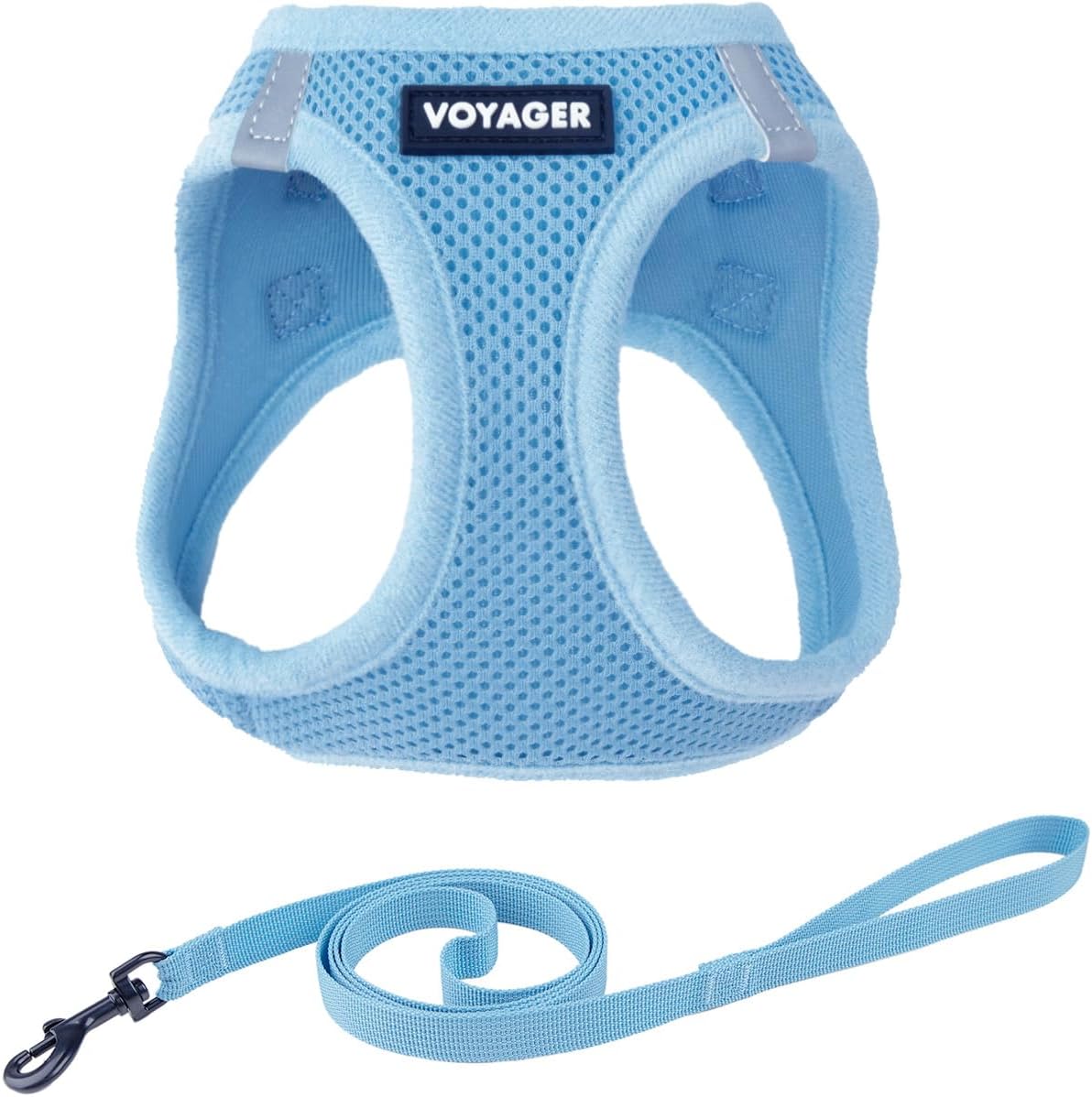 Secure quick release buckle and fastener on the Voyager pet harness