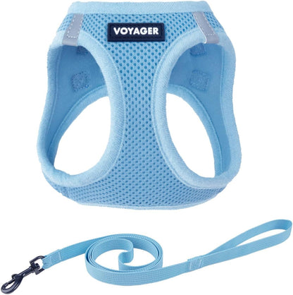 Secure quick release buckle and fastener on the Voyager pet harness
