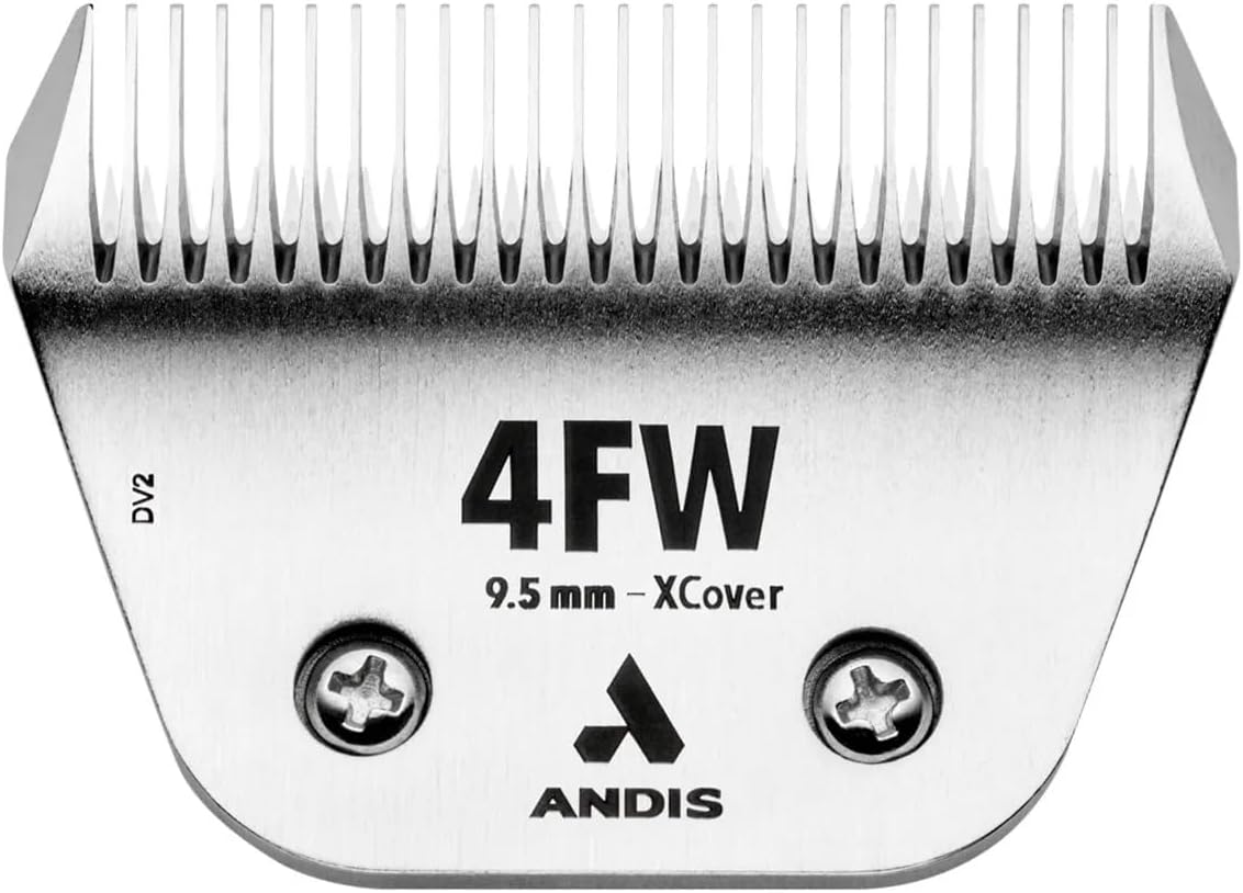 Detail shot showing the sharp thirty one teeth configuration of the ceramic pet clipper cutter.
