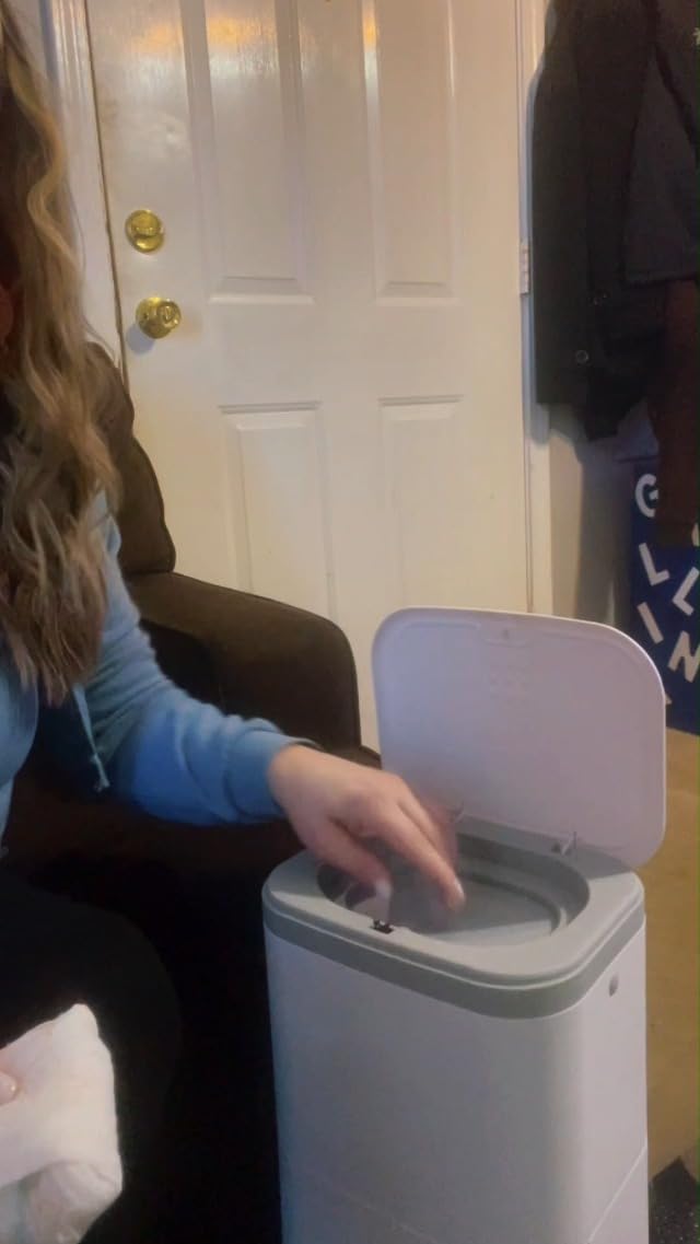 Complete packaging view including the diaper pail and included refill accessories.