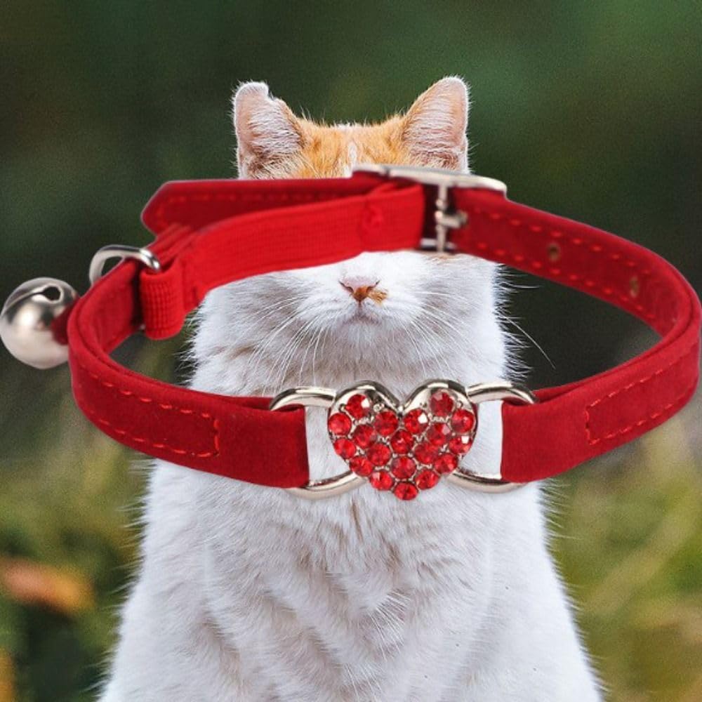 Sparkling crystal rhinestone heart pendant detailing on the pink luxury kitty necklace