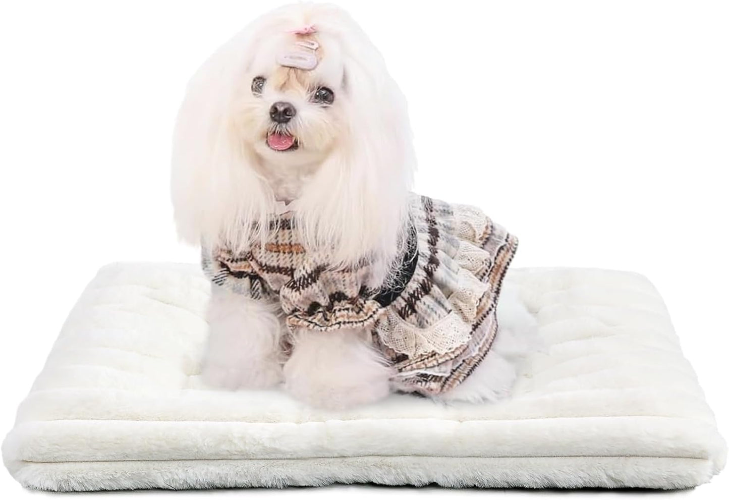 Zihapgpzp miniature pink puppy bed highlighting its lightweight and portable structure.