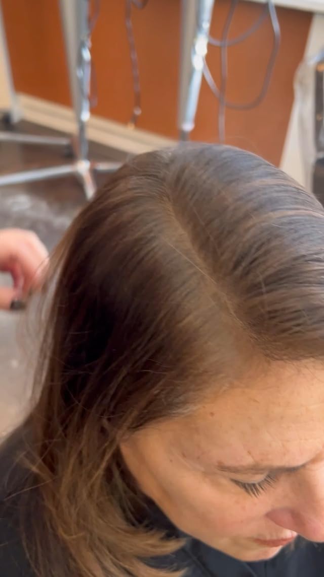 Close up view of the protective cap and spray mechanism on the Rita Hazan touch up product.
