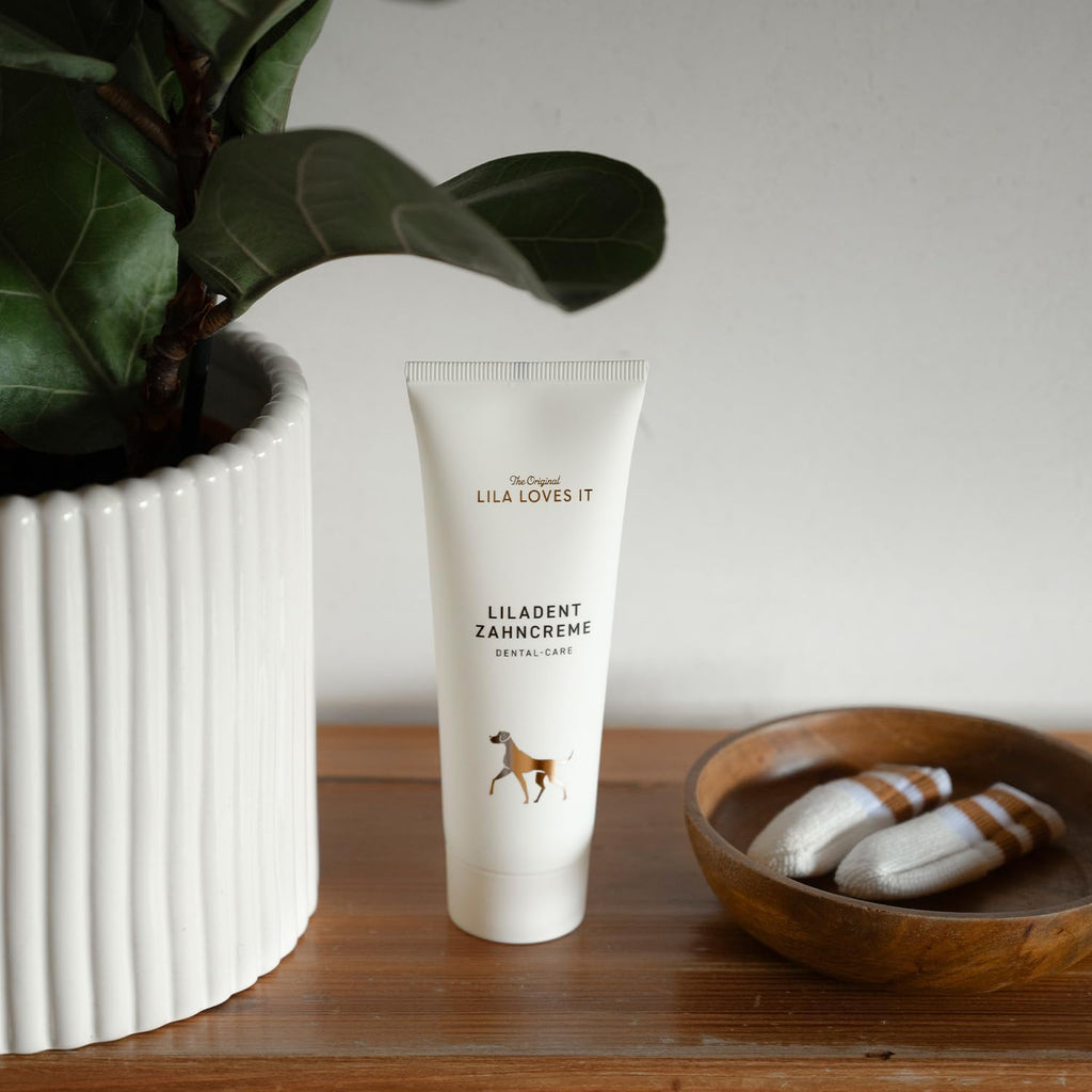 Safe natural toothpaste for canine breath freshening