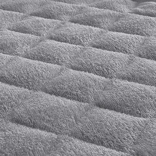 Close up of the soft bamboo terry fabric texture on the top layer.