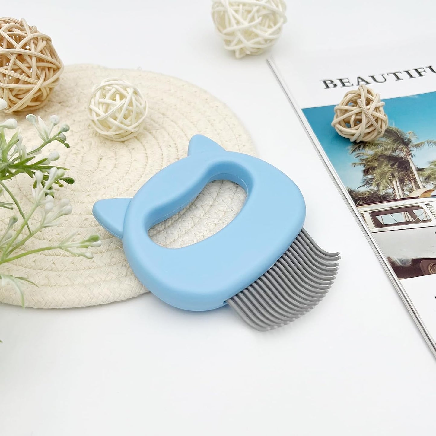 Gmlawsc pet hair removal comb held in hand for size reference