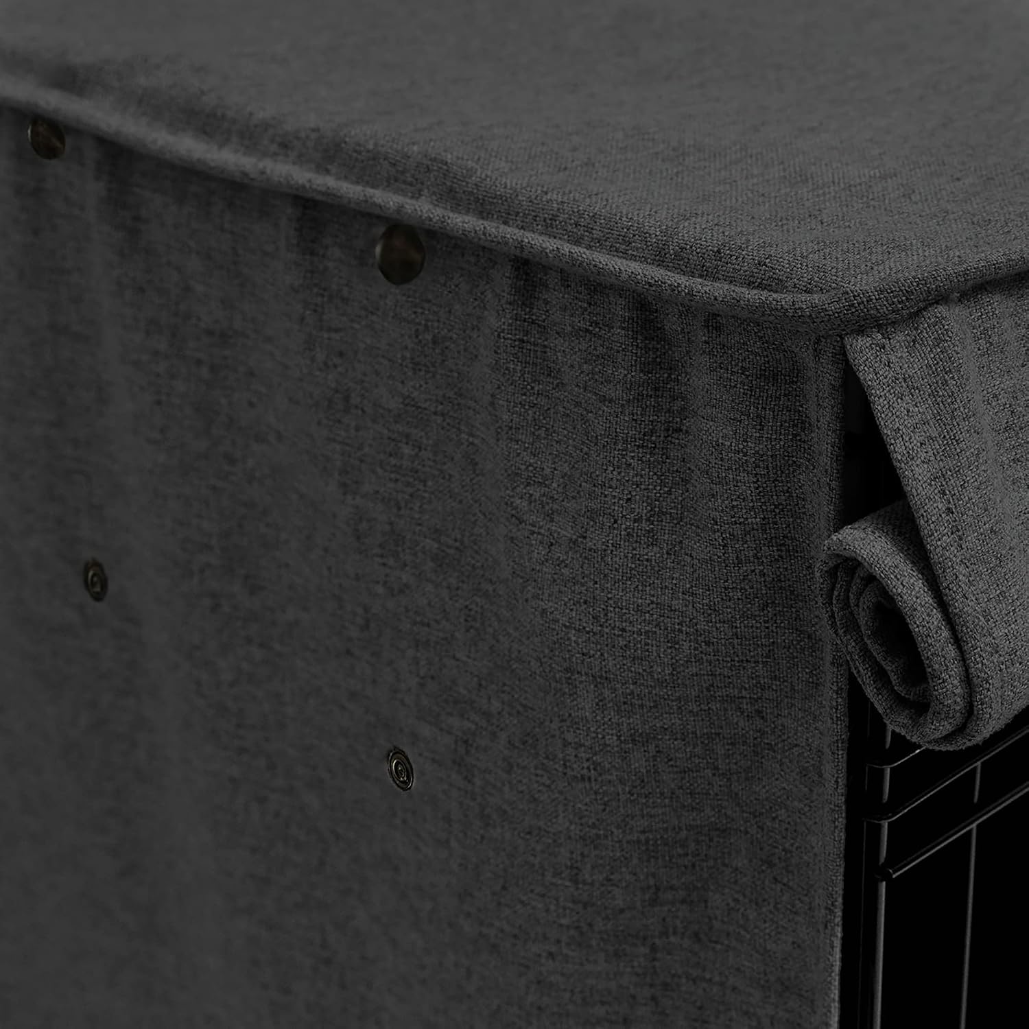 Durable jacquard polyester dog kennel cover protecting against liquid spills