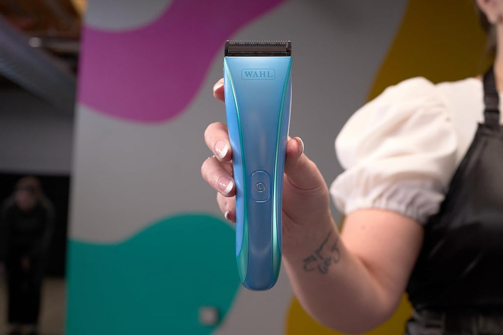 Wahl professional animal grooming tool showing the 4 stage battery indicator illumination
