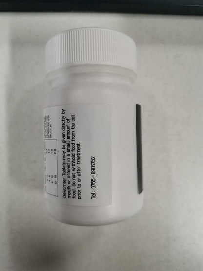 LuxeVib cat and kitten dewormer treatment for roundworms tapeworms and hookworms.