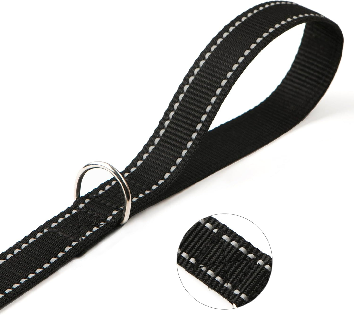 Ergonomic comfortable handle of the SUNNQ dog leash with built in metal D ring accessory.