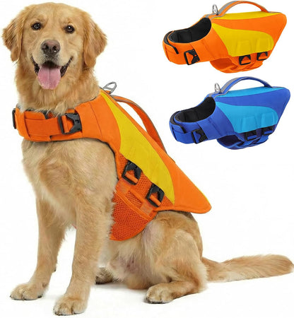 Close up of the hook and loop closure on AOFITEE dog safety vest