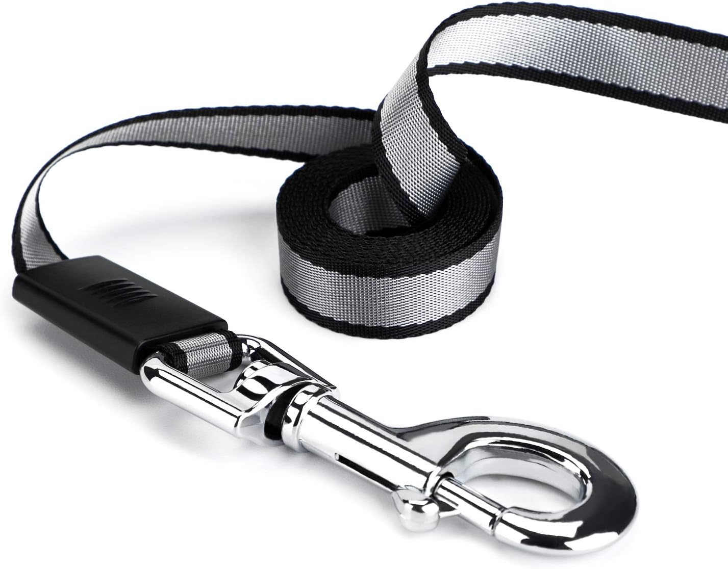 Close up of Segarty dog leash one button brake system