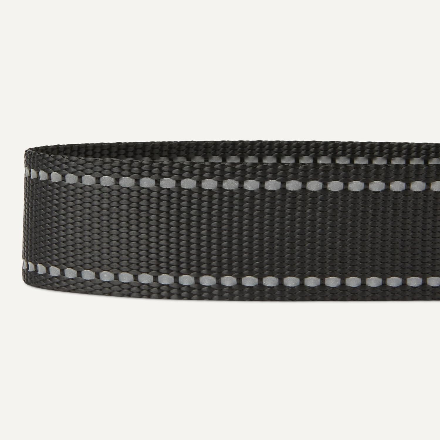 Amazon Basics dog seat belt showing elastic bungee buffer