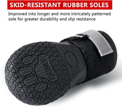 Reflective Velcro straps on Qumy paw protectors