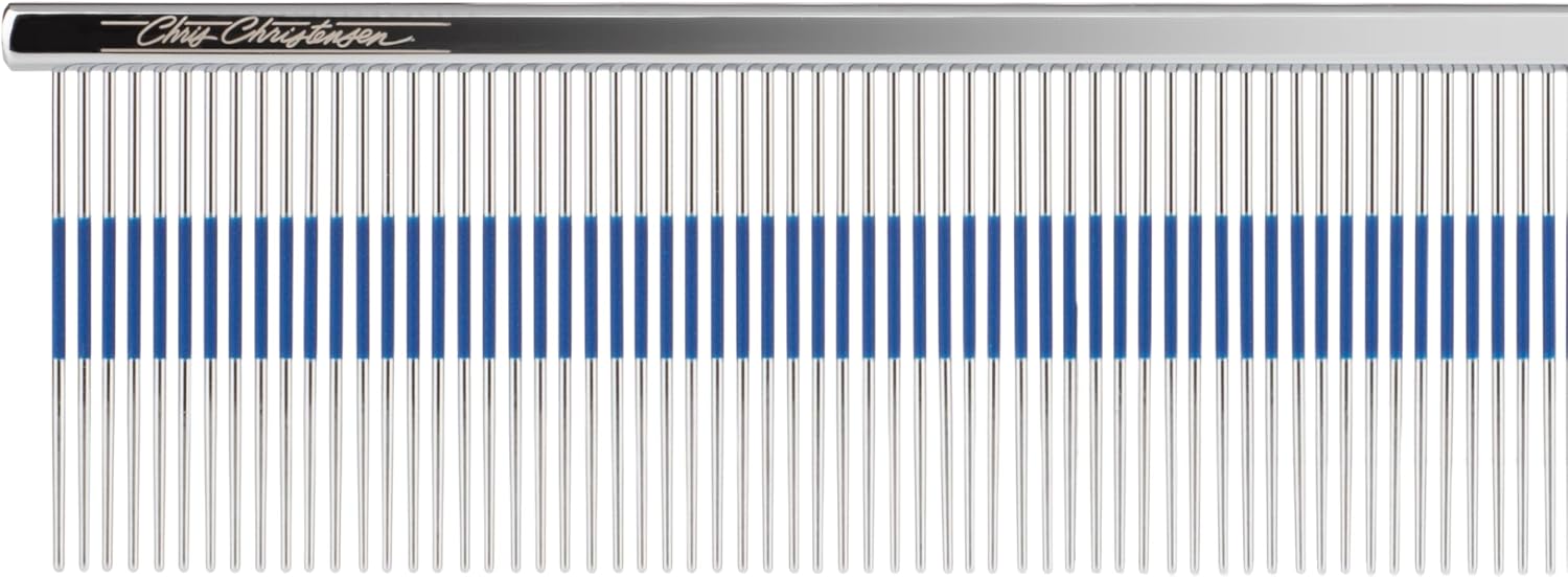 Rubber grip detail on Chris Christensen grooming comb