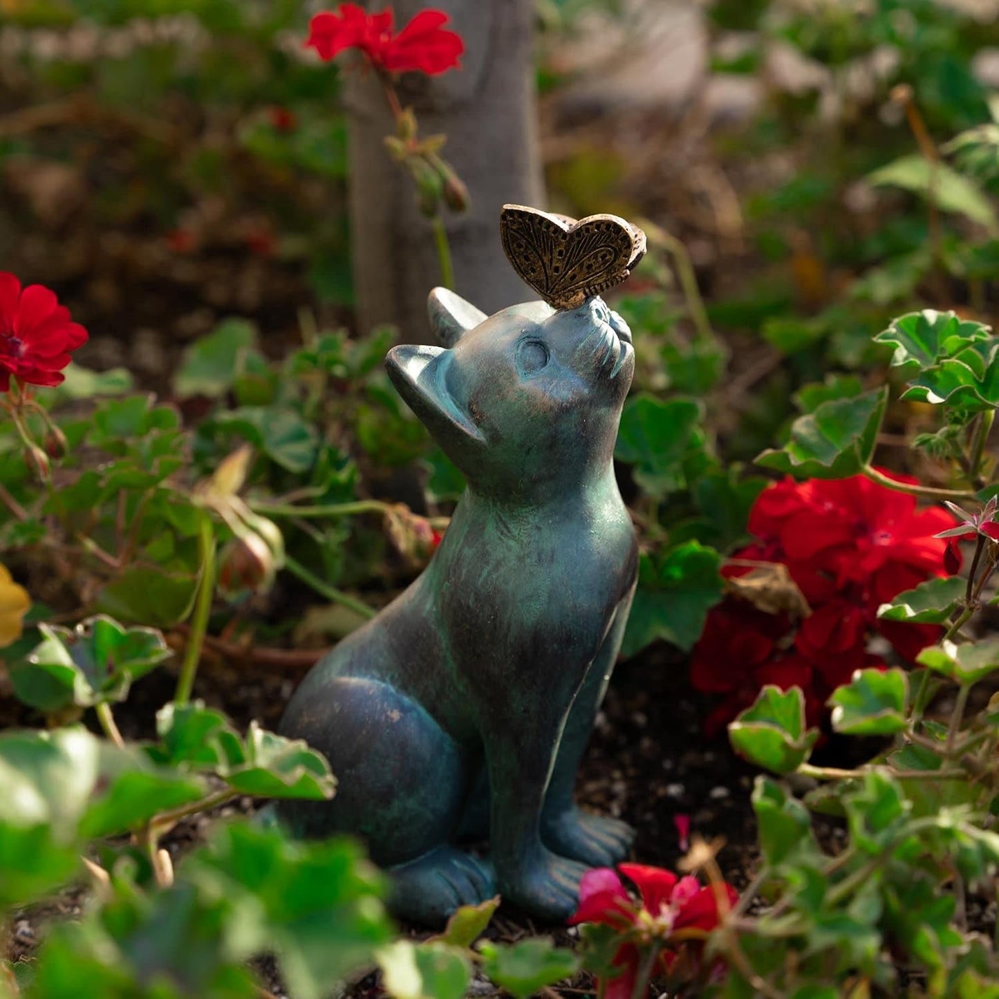 Side profile of poly-resin stone cat memorial