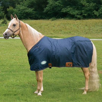 Country Pride 420 denier nylon horse blanket showing hip darts and rear fit