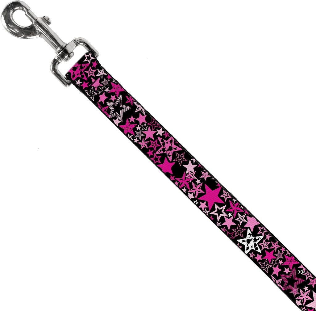 Close-up view of the heavy-duty silver metal trigger snap clip on the dog leash.