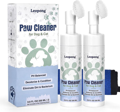 Leopong paw cleaning foam demonstration on pet