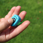 OYEFLY HoAoOo mini pet trainer showcasing the ergonomic paw shaped button design