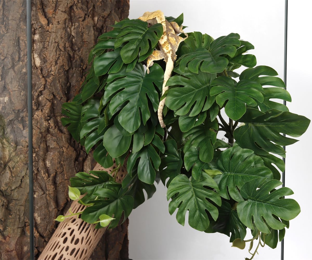 Woledoe artificial plant leaves in reptile habitat