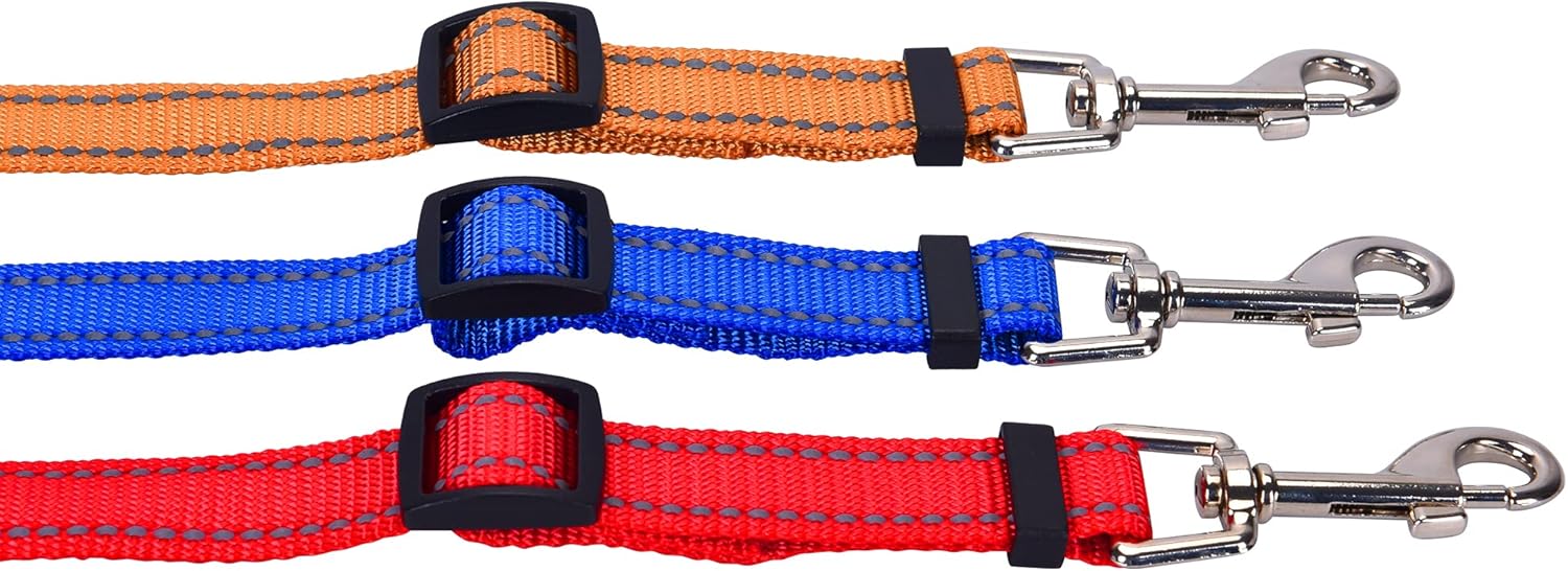Heavy-duty three hundred sixty degree swivel connector on the MoSANY multi-dog leash to prevent tangles.